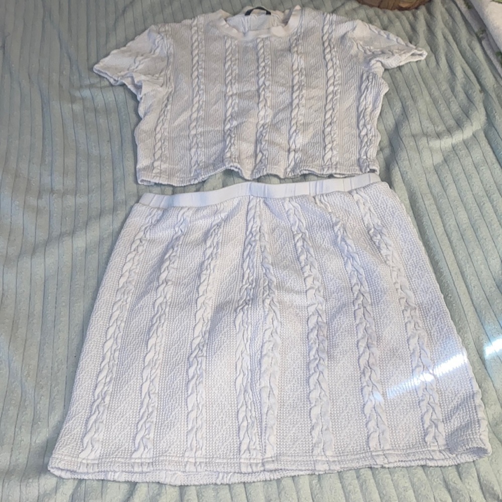2/20$ White cable knit skirt set